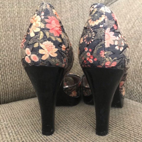 Unlisted floral pattern peep toe heels - size 9 - Picture 3 of 4